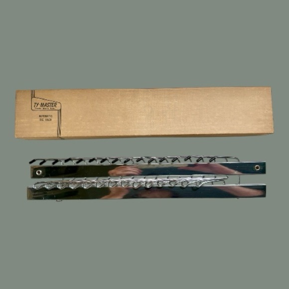 VINTAGE, TY-MASTER, AUTOMATIC TIE RACK. CHROME-PLATED. 13 3/4”W X 2 3/8”H - Picture 2 of 9